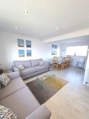 Amazing Beach House, Sleeps 8, Pet Friendly
